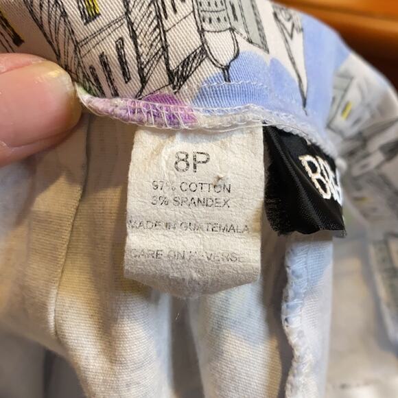 Briggs Cityscapes Around the World, London, Paris Mid Rise Capris Petite Size 8P - Picture 7 of 7